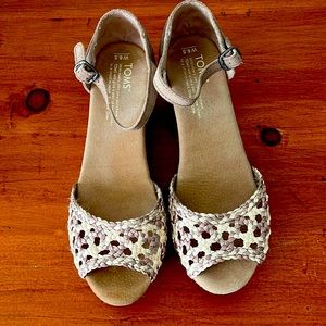 Women’s Toms sandals